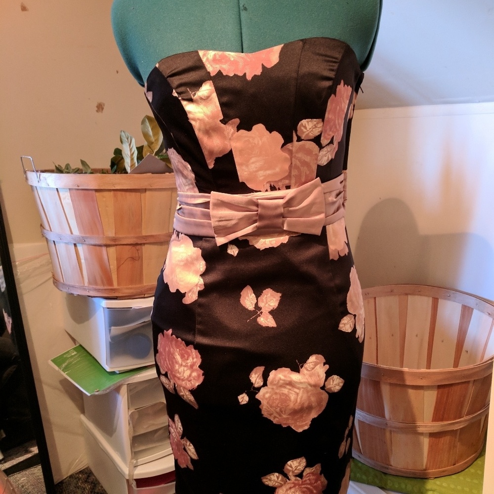 COPY - Black and rose midi/knee length cocktail d…